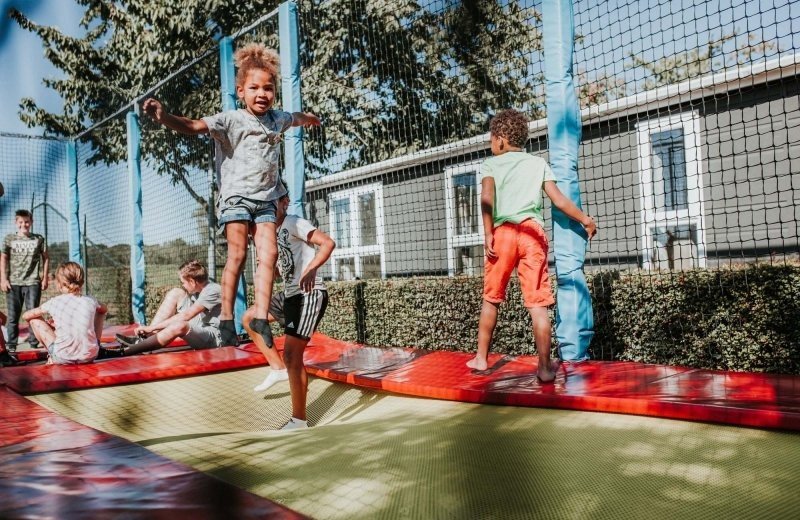 Ein Kindergeburtstag auf dem Spielplatz Bild