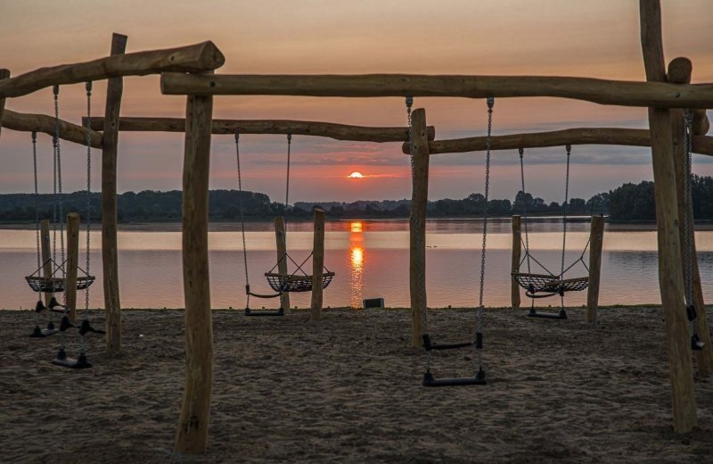 Privater Strand mit Liegewiese